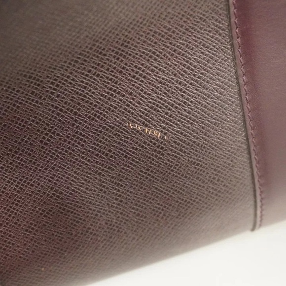 Authentic Louis Vuitton Taiga Kendall PM ACAJOU travel bag with strap - Picture 13 of 16